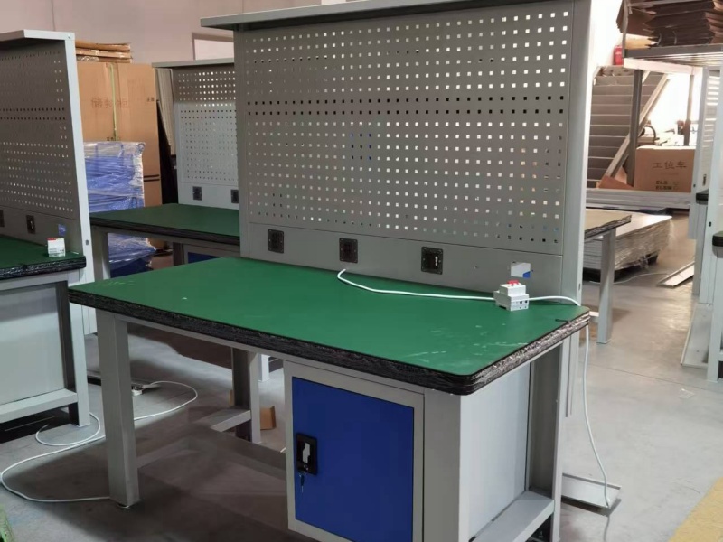 Établi hauteur 800 mm : Applications industrielles et critères de configuration optimale